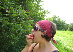 Appleeating_show